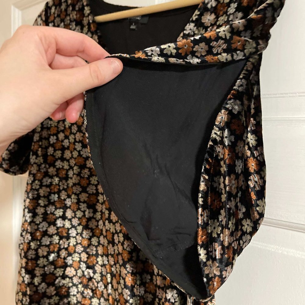 Madewell Velvet Tulip-Sleeve Ruffle Top in Petite Blooms - SMALL - Picture 8 of 10